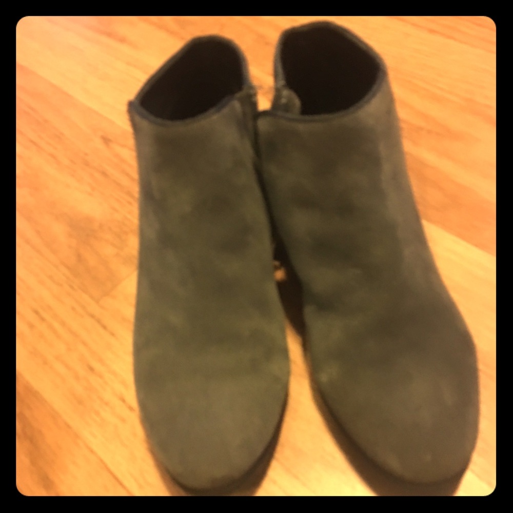 Crown vintage women’s grey booties